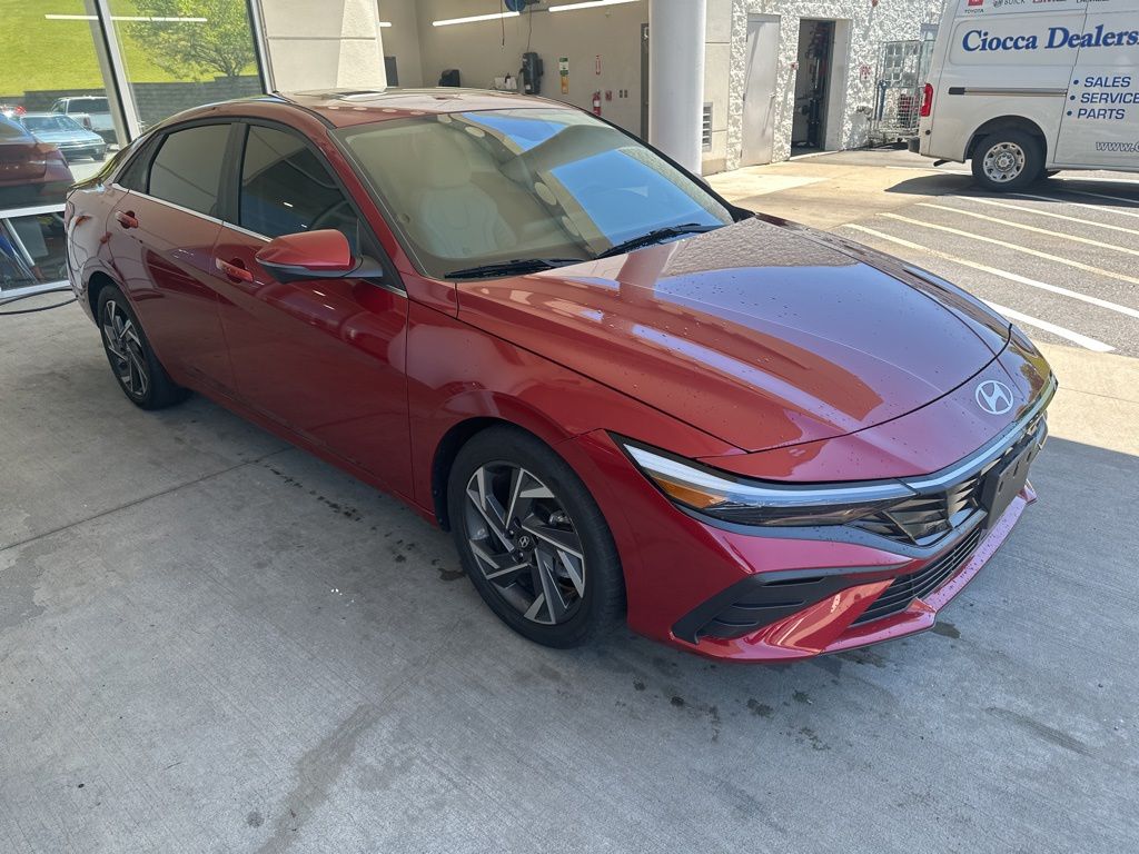 2024 Hyundai Elantra 2.0 Limited IVT's photo