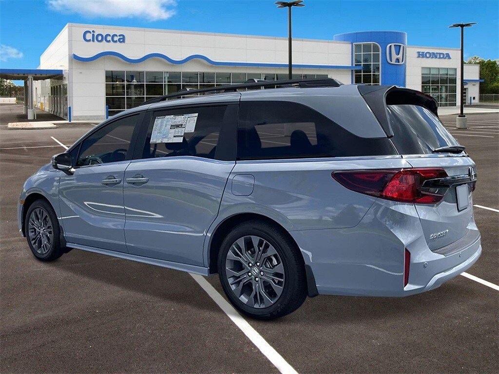 2026 Honda Odyssey Touring photo 3