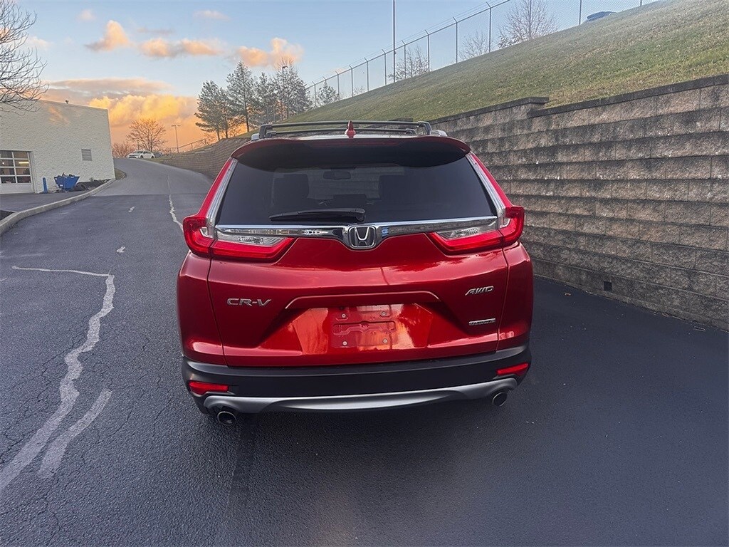 2018 Honda CR-V Touring photo 3