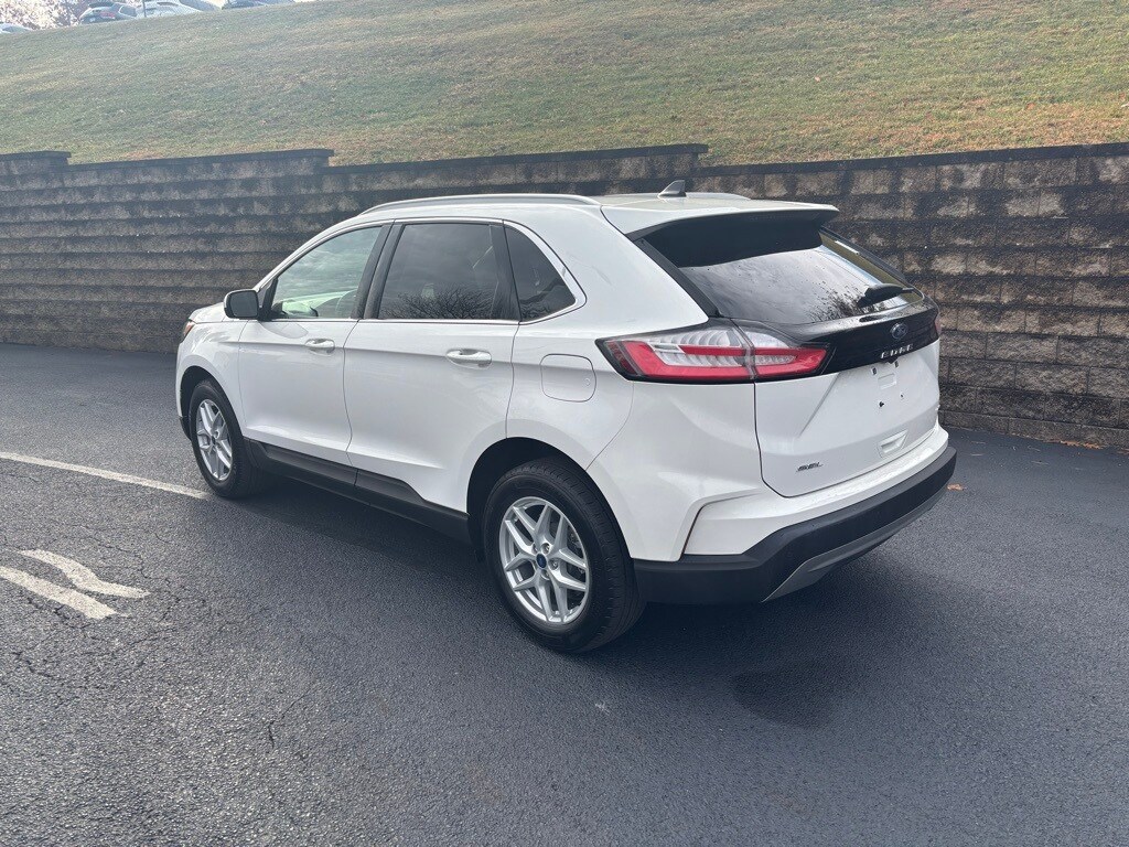 2022 Ford Edge SEL photo 3