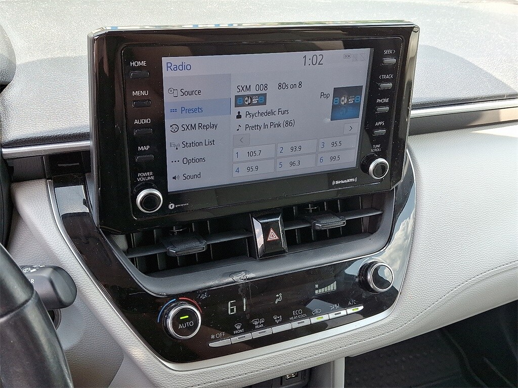 2022 Toyota Corolla Cross LE photo 3