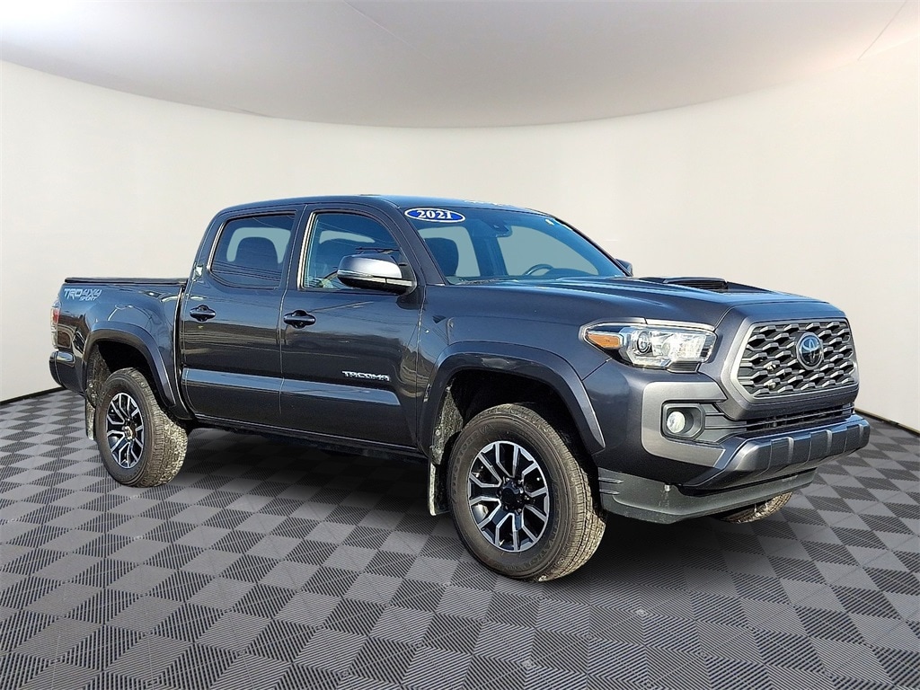 2022 Toyota Tacoma SR's photo
