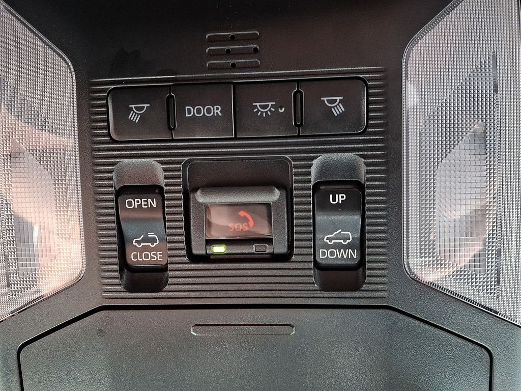 2023 Toyota RAV4 XSE - Photo 32