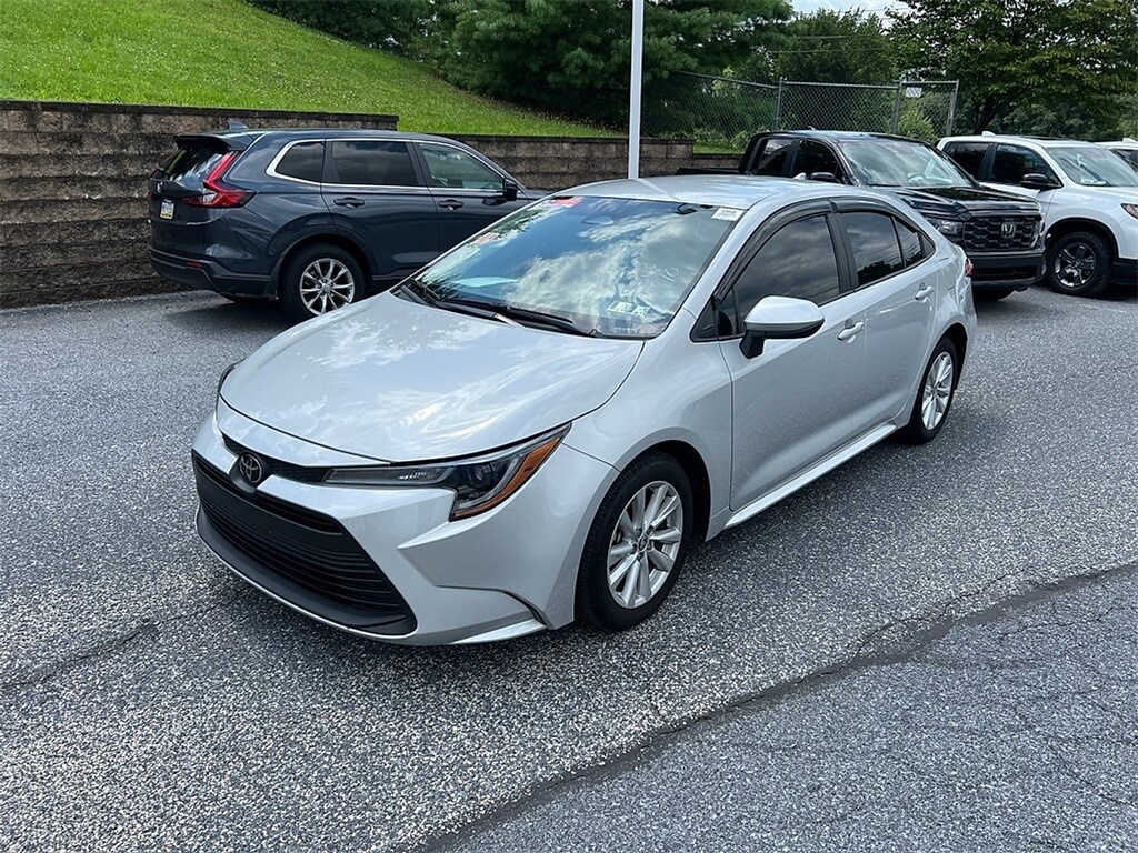 2024 Toyota Corolla LE photo 2