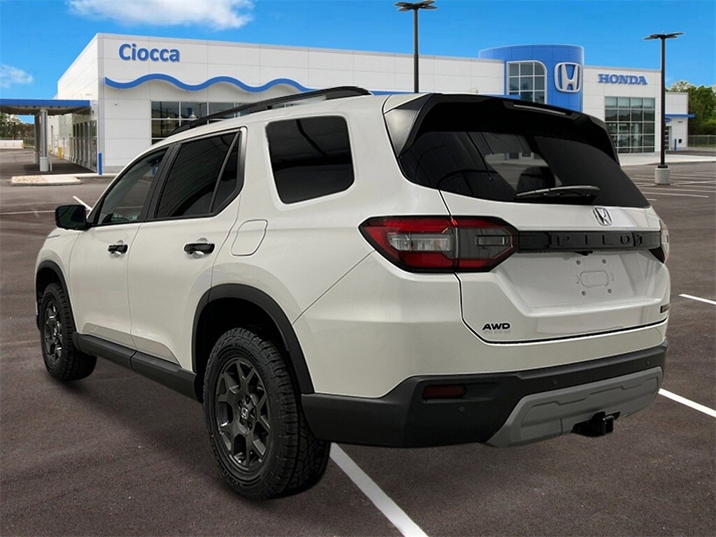 2025 Honda Pilot TrailSport photo 3