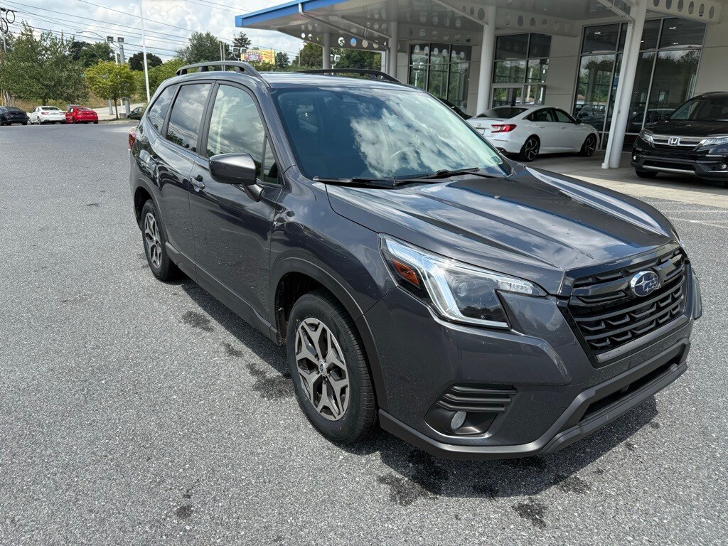 2022 Subaru Forester Premium photo 3