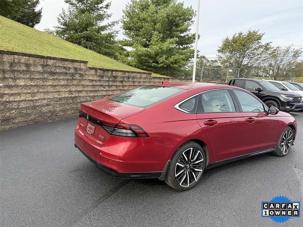 2023 Honda Accord Hybrid Touring photo 3