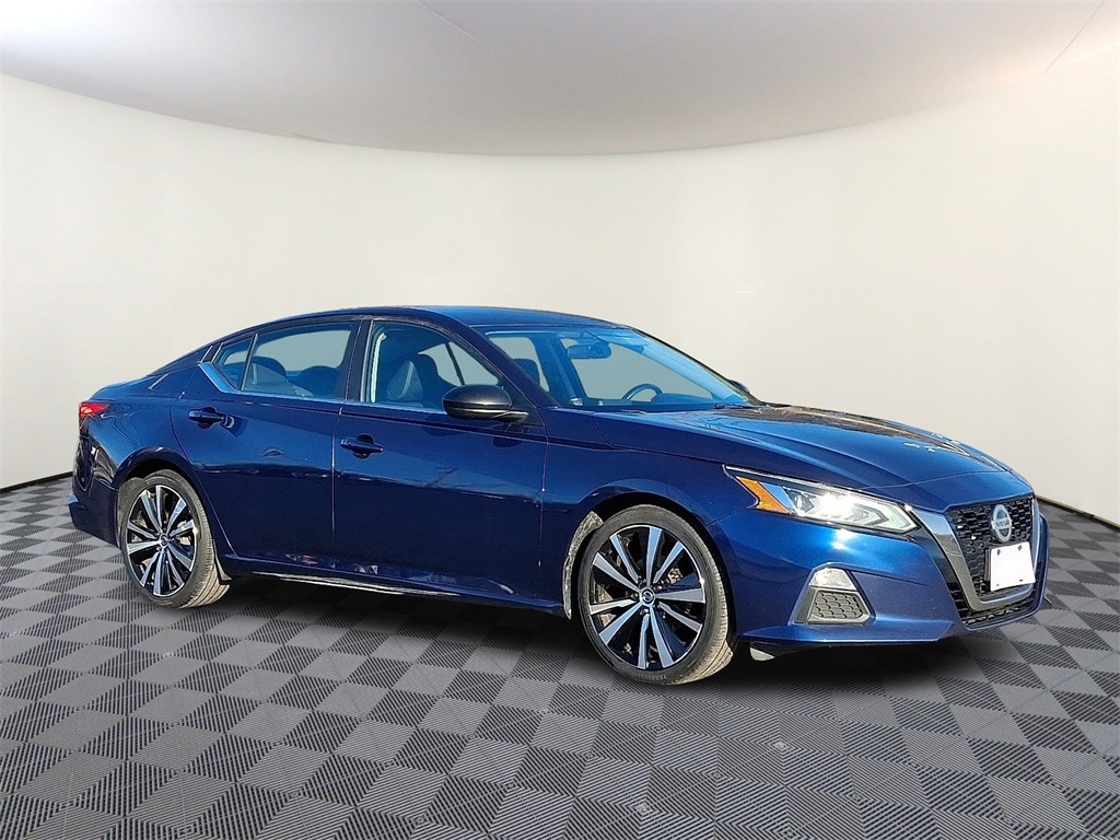 2019 Nissan Altima SR's photo