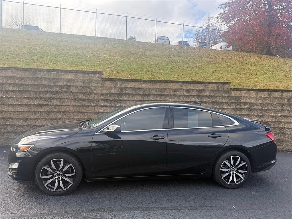 2023 Chevrolet Malibu RS photo 2