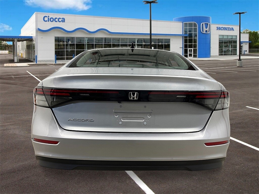2025 Honda Accord SE photo 4