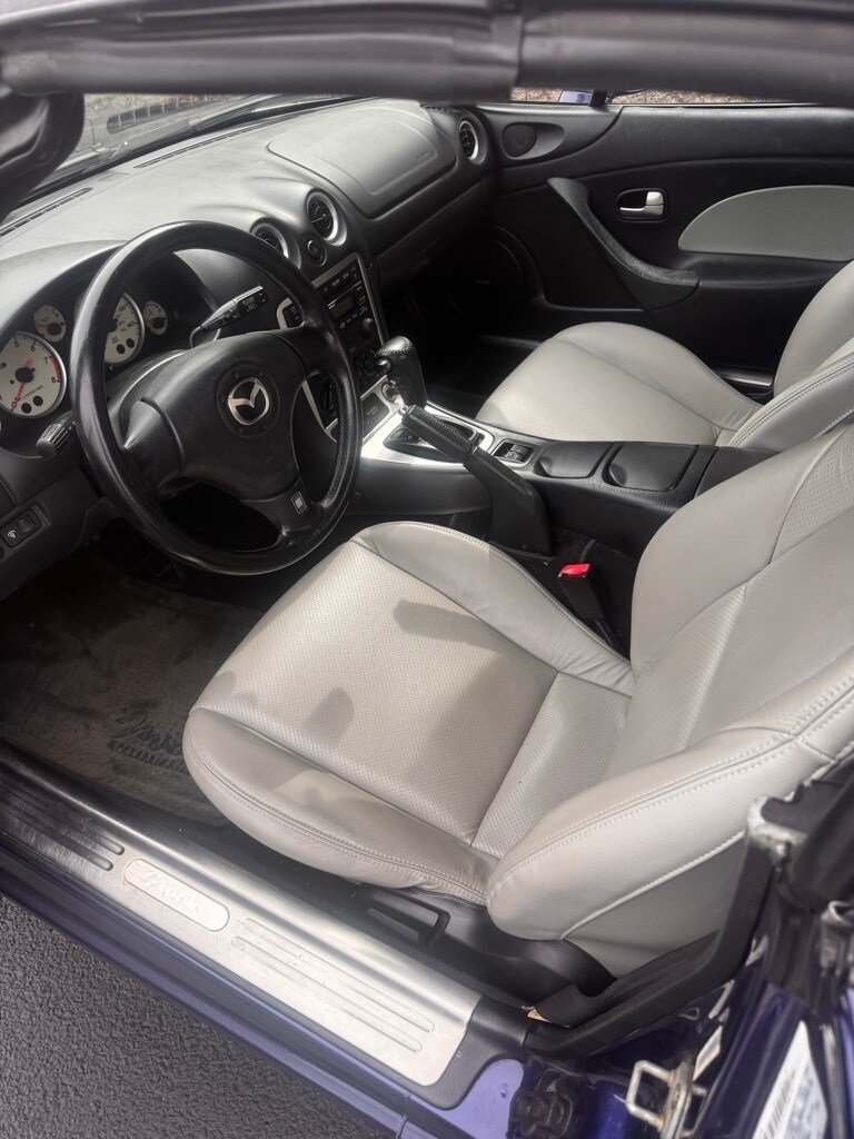 2003 Mazda MX-5 Miata Miata Base photo 4
