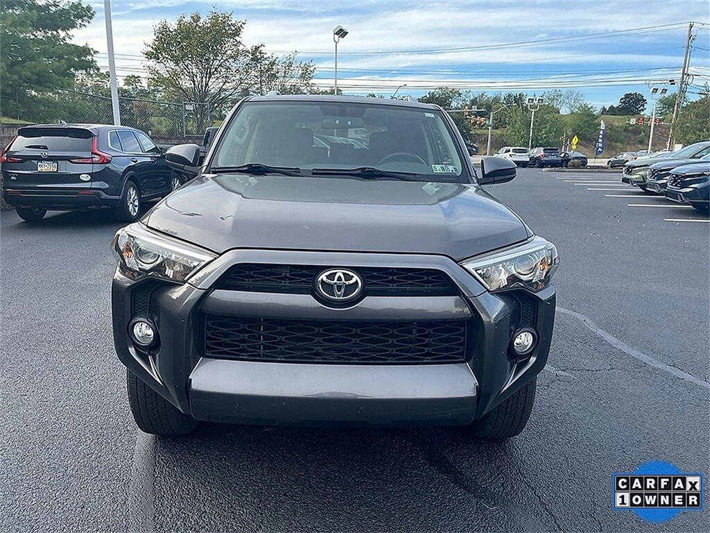 2016 Toyota 4Runner SR5 photo 2