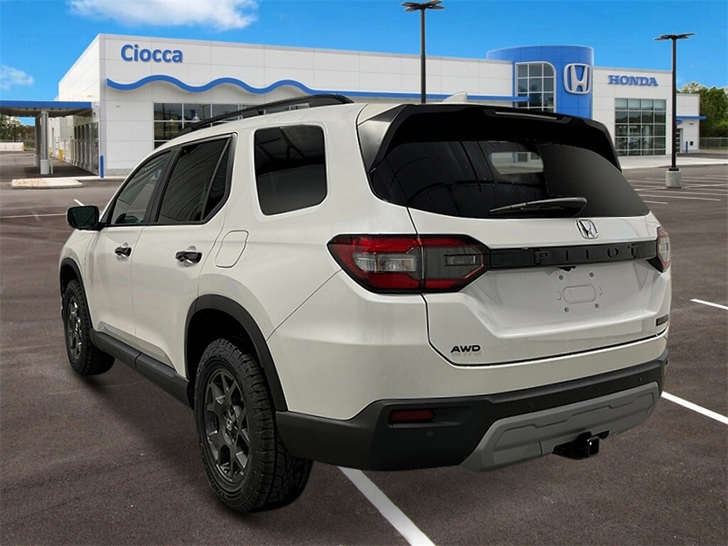 2025 Honda Pilot TrailSport photo 3