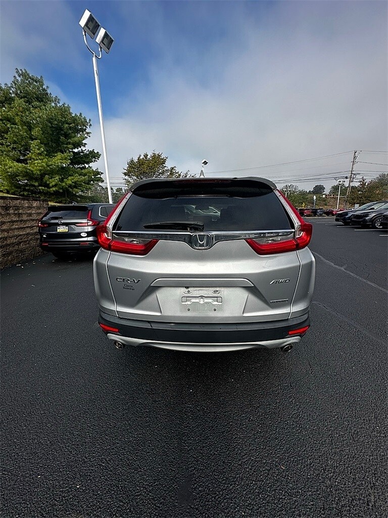 2019 Honda CR-V Touring photo 2