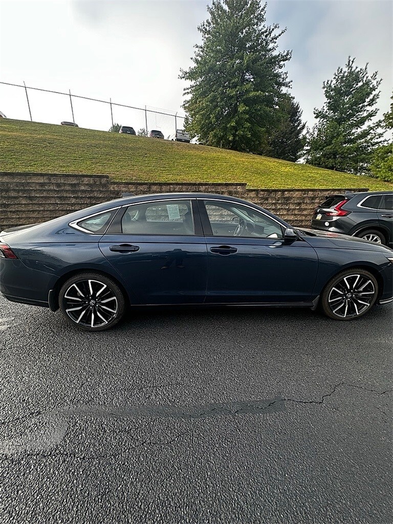 2024 Honda Accord Hybrid Touring photo 3