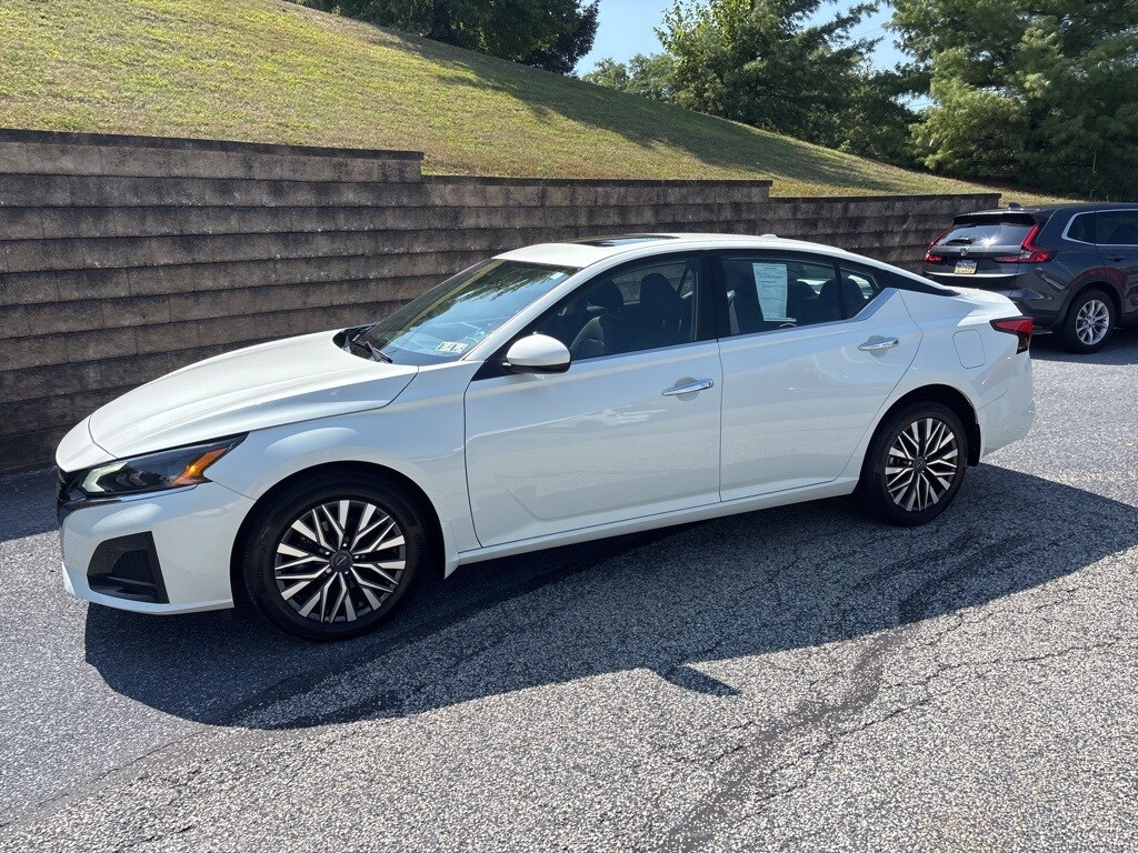 2023 Nissan Altima 2.5 SV photo 3
