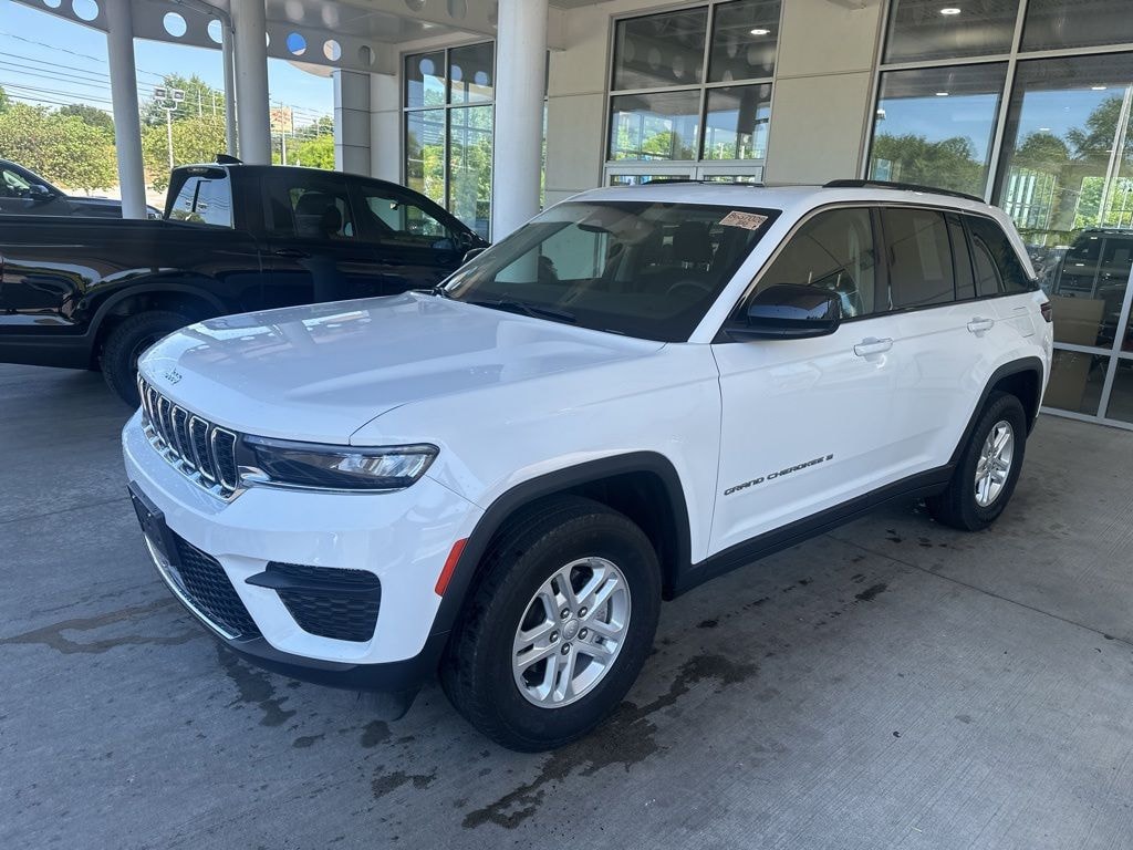 Used 2023 Jeep Grand Cherokee Laredo SUV
