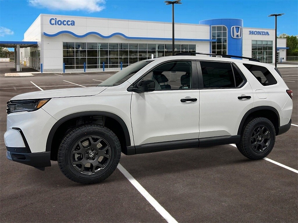 2025 Honda Pilot TrailSport photo 2