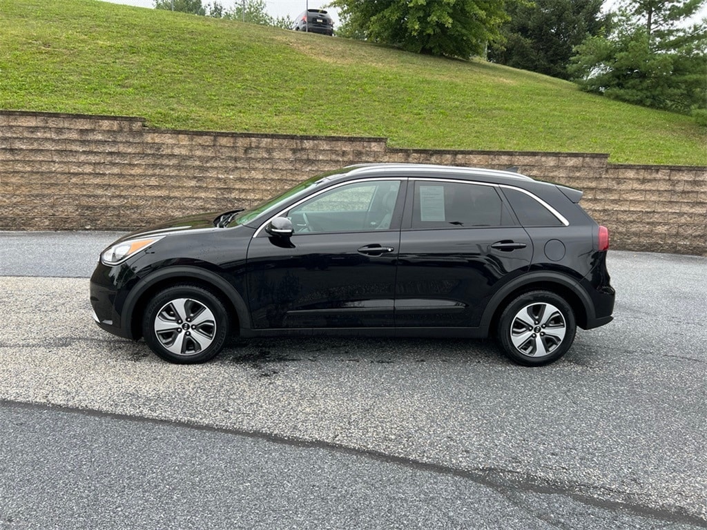 Used 2017 Kia Niro EX with VIN KNDCC3LC9H5041365 for sale in Harrisburg, PA