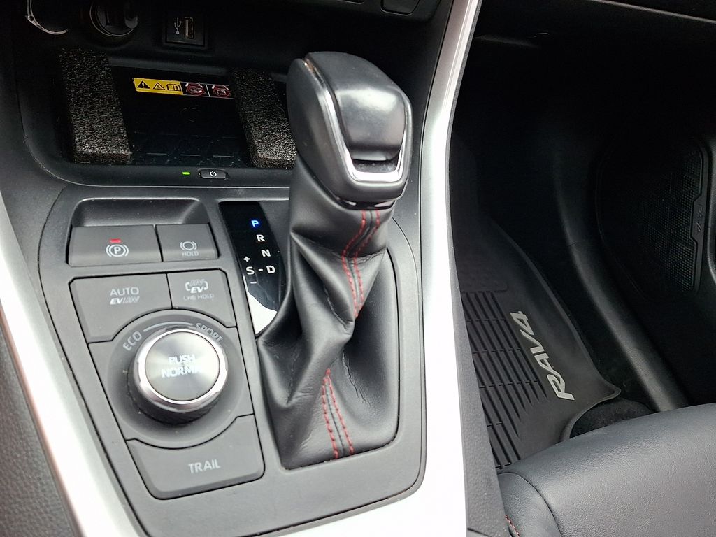 2023 Toyota RAV4 XSE - Photo 18