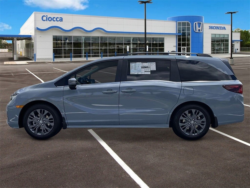2026 Honda Odyssey Touring photo 2