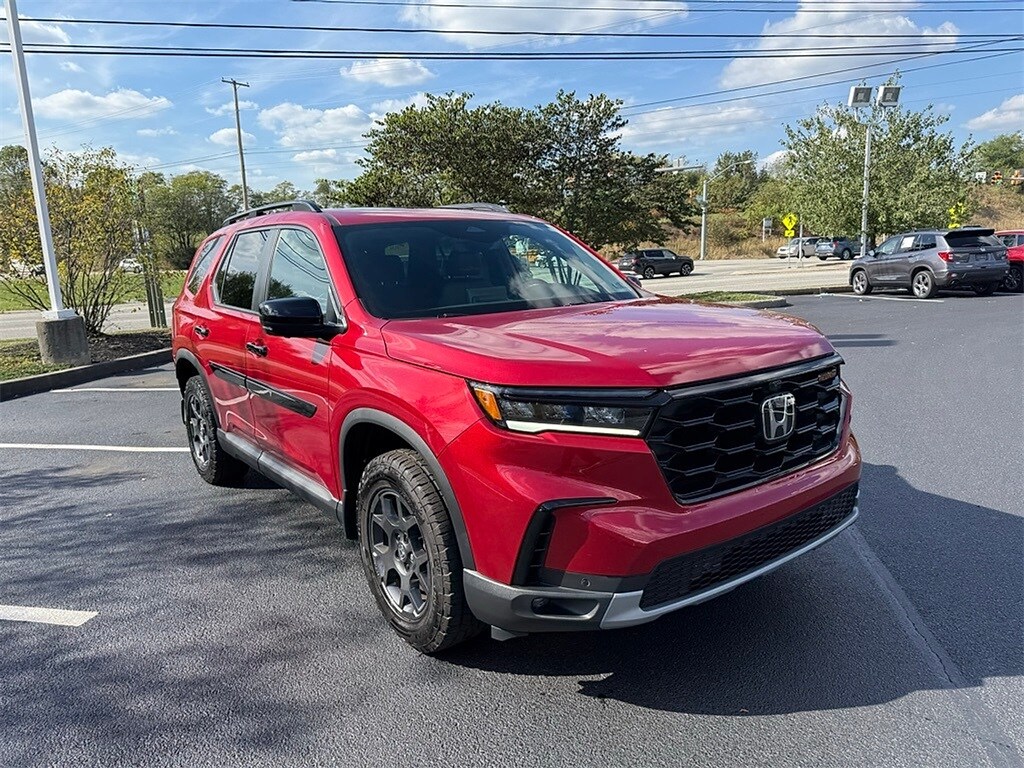 2023 Honda Pilot TrailSport photo 2