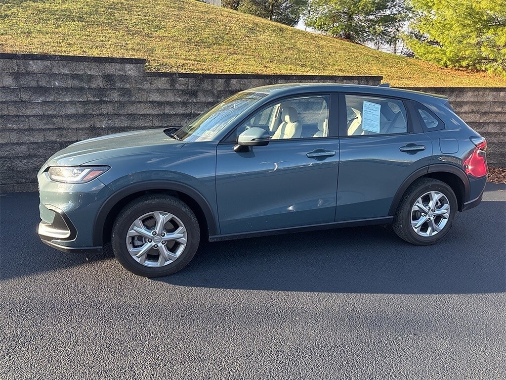 2025 Honda HR-V LX photo 2