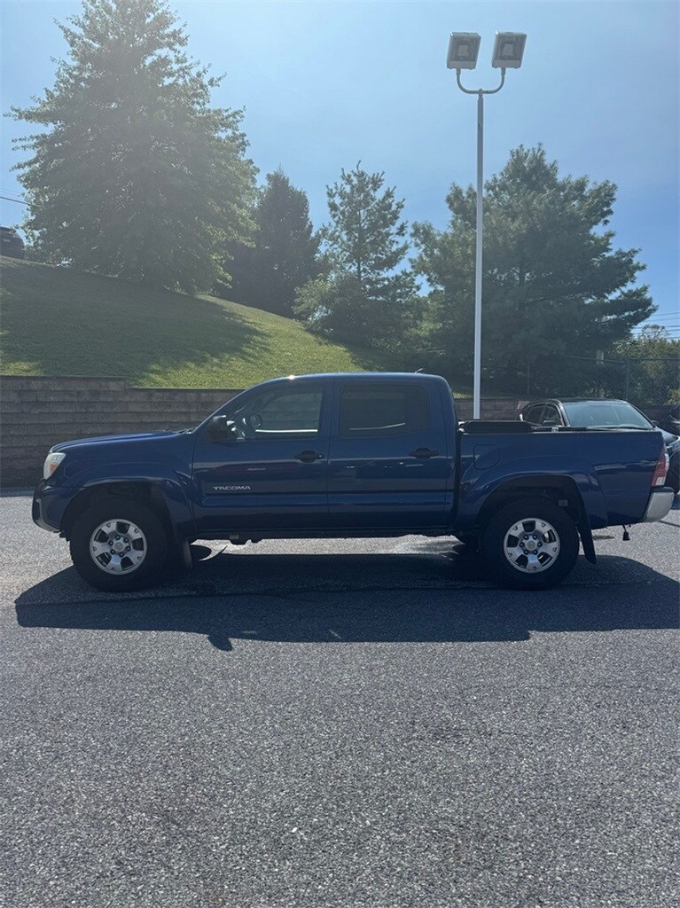 Used 2014 Toyota Tacoma Base with VIN 3TMLU4ENXEM154734 for sale in Harrisburg, PA