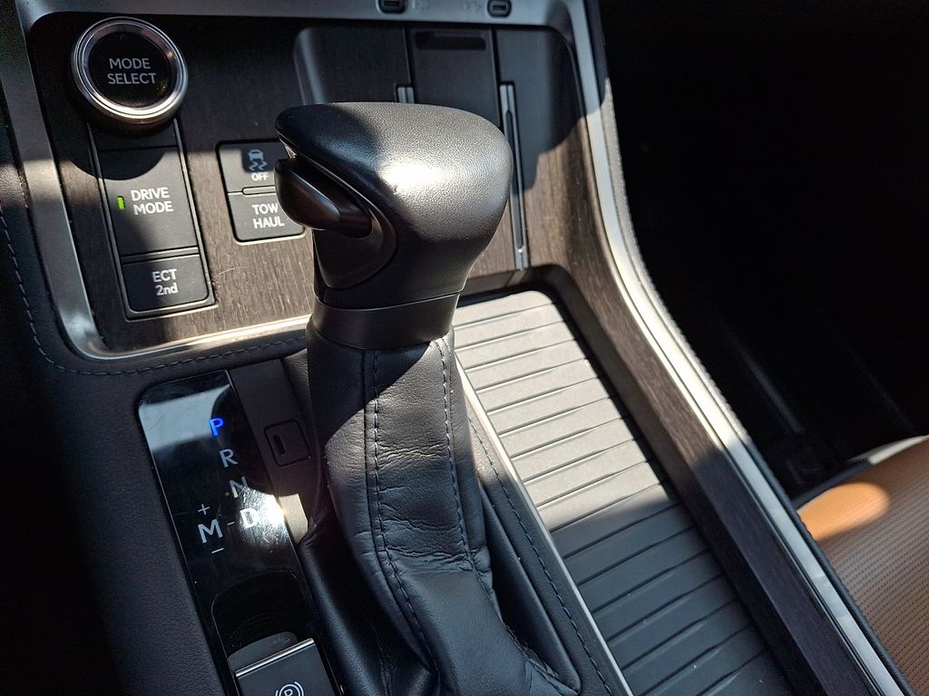 2024 Lexus GX Luxury+ - Photo 19