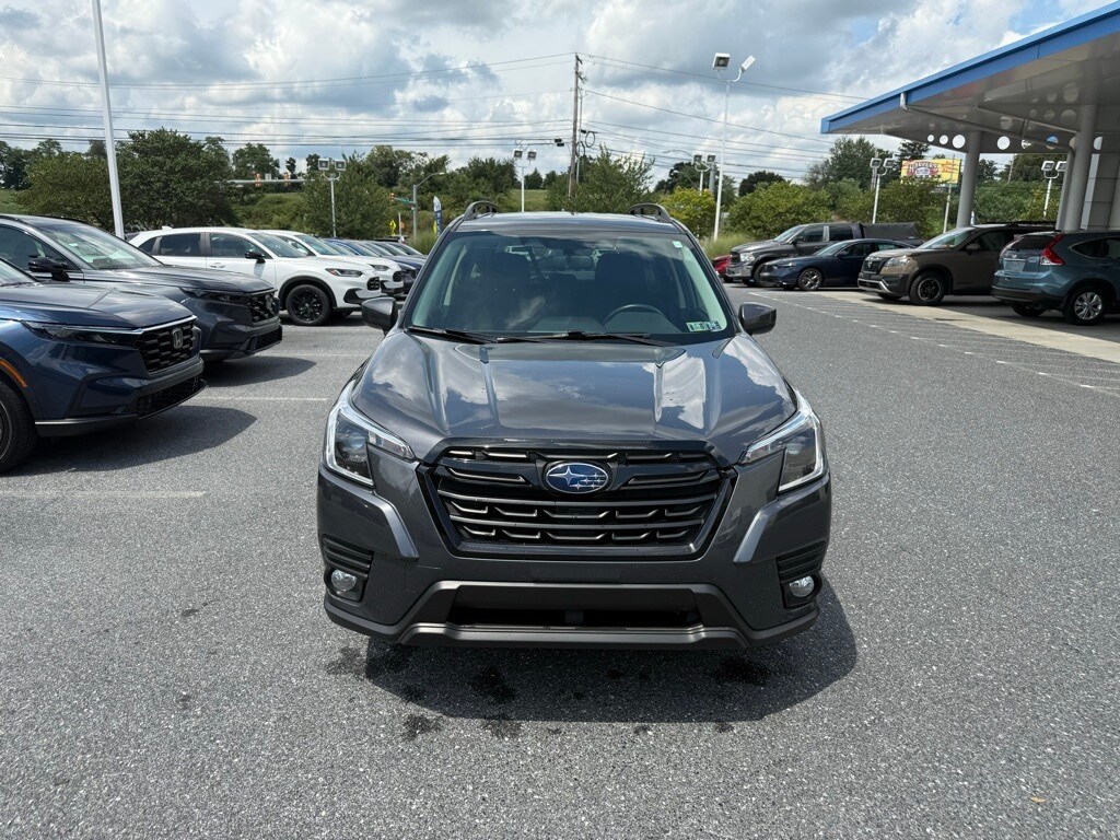 2022 Subaru Forester Premium photo 2
