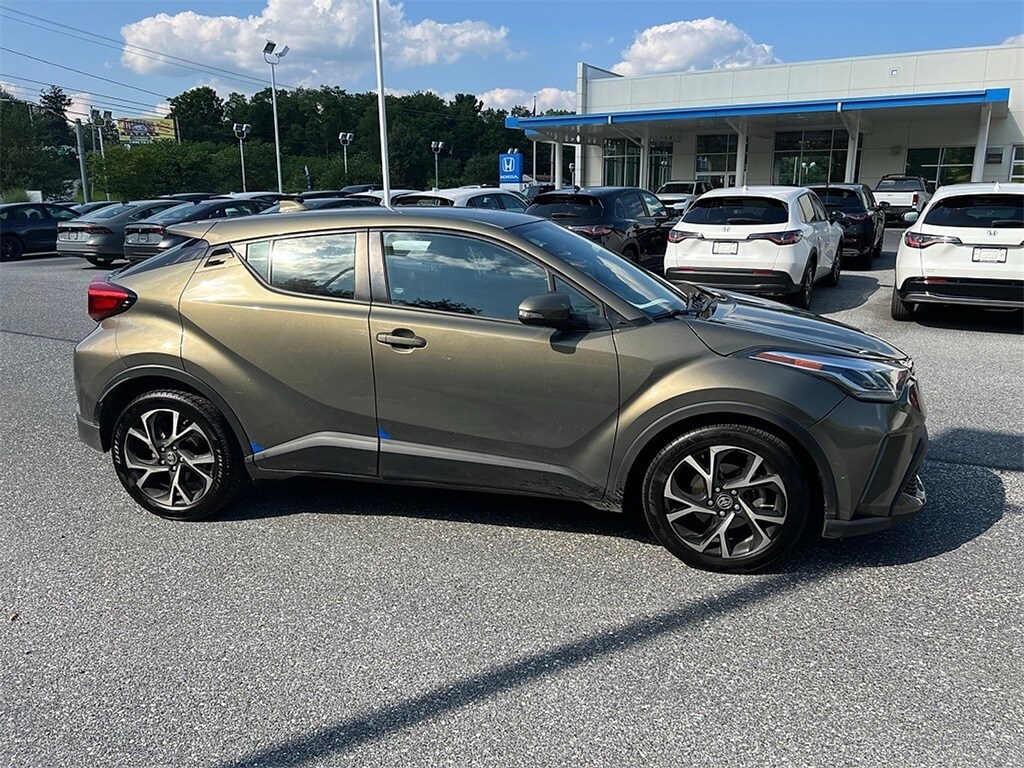 2021 Toyota C-HR XLE photo 3