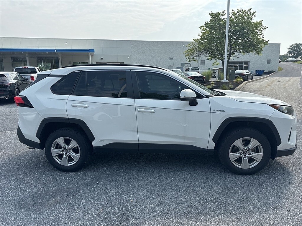 2020 Toyota RAV4 Hybrid LE photo 4
