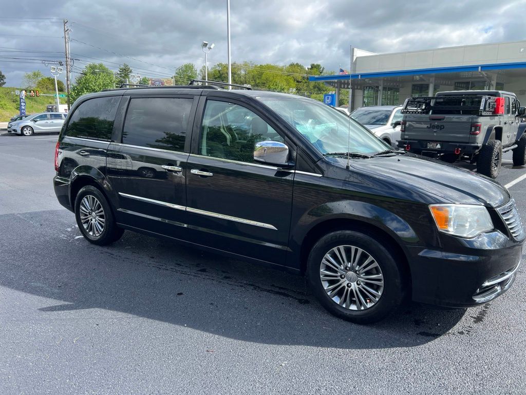 Used 2014 Chrysler Town & Country Touring-L with VIN 2C4RC1CG8ER147905 for sale in Harrisburg, PA