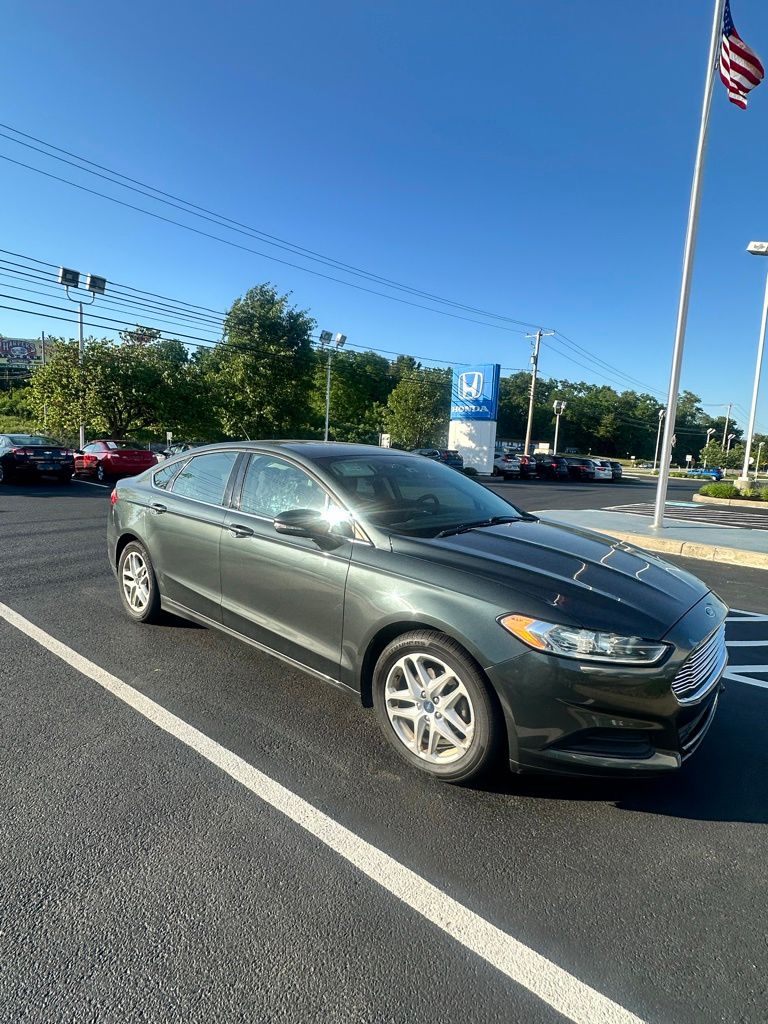 2015 Ford Fusion SE FWD's photo