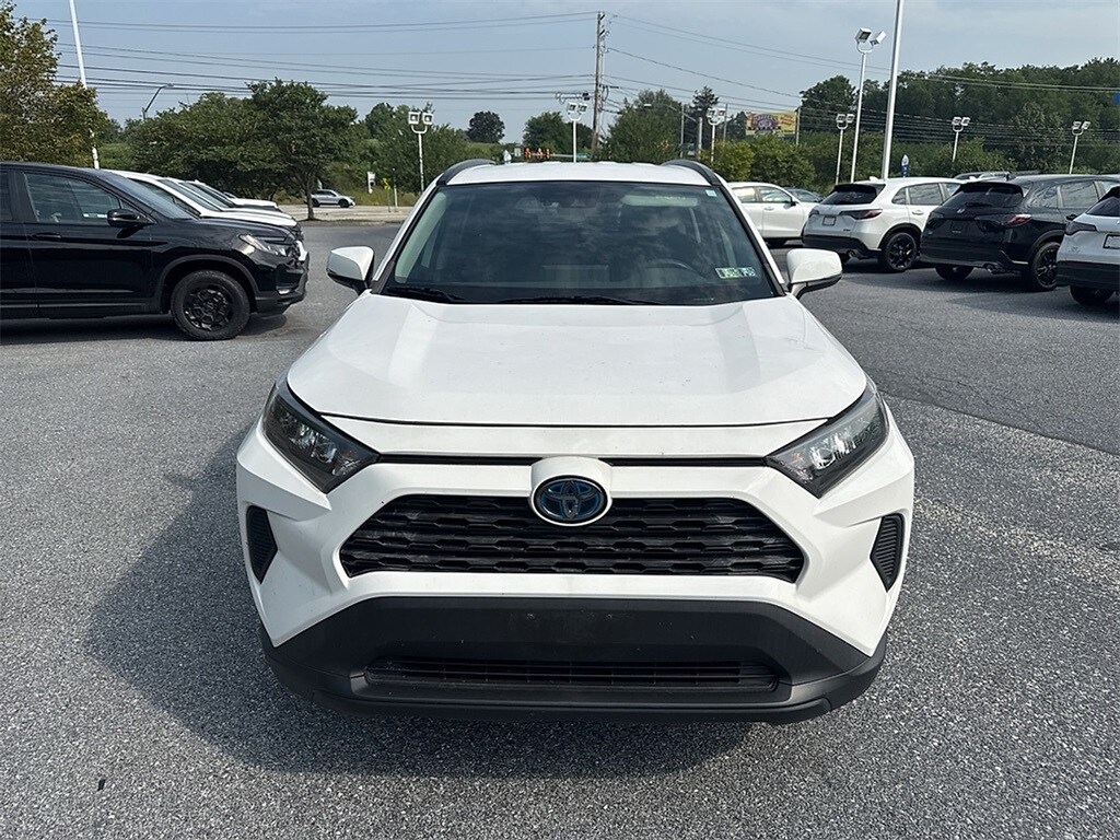 2020 Toyota RAV4 Hybrid LE photo 2