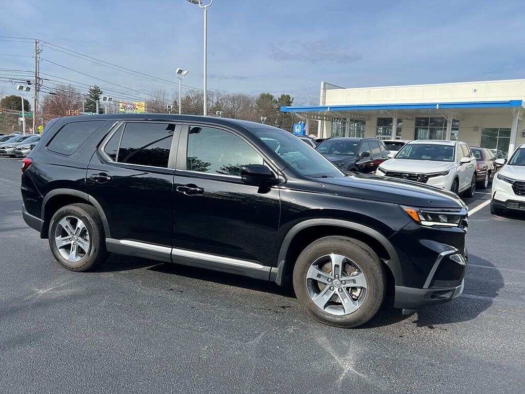 Used 2023 Honda Pilot EX-L 8 Passenger SUV