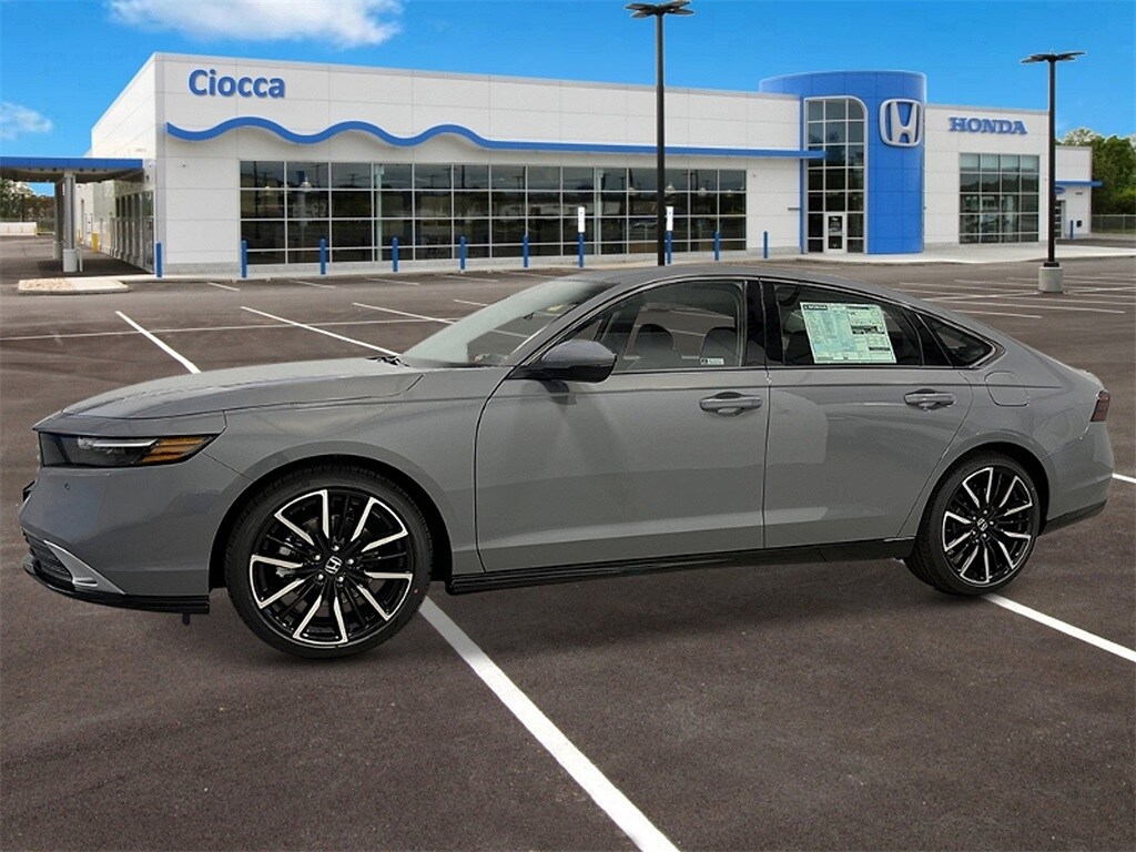 2025 Honda Accord Hybrid Touring photo 2