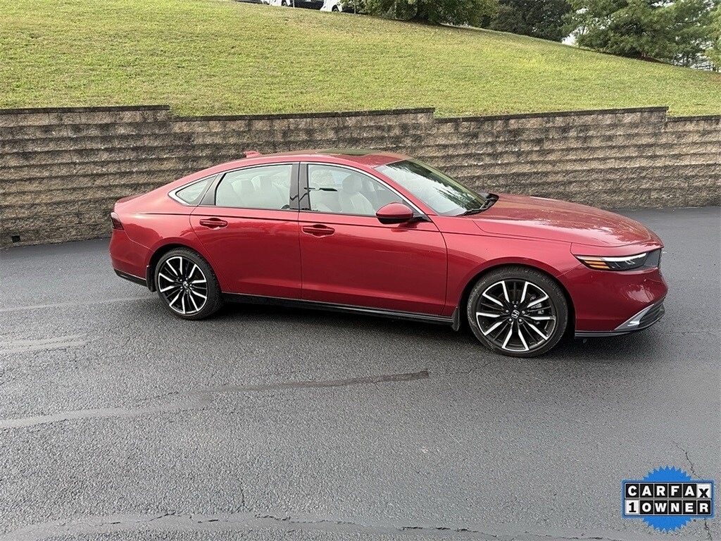 2023 Honda Accord Hybrid Touring photo 2