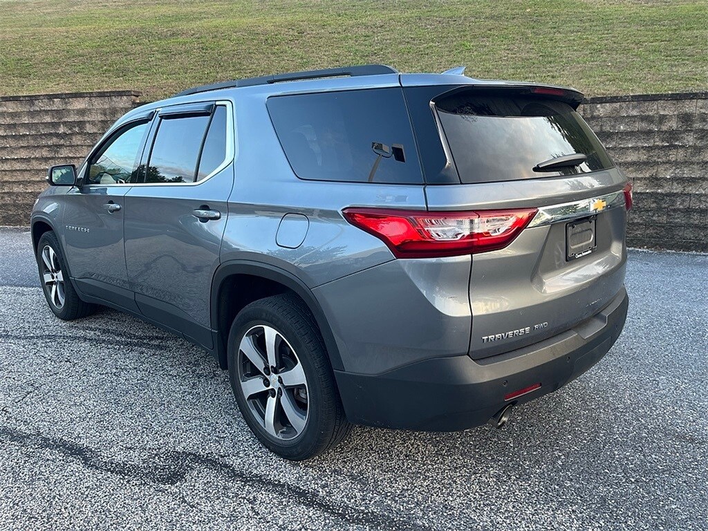 2021 Chevrolet Traverse Leather photo 2