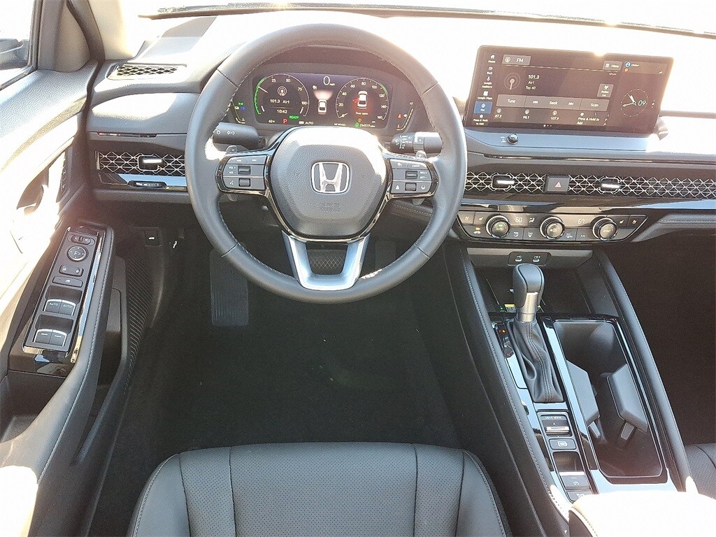 2024 Honda Accord Hybrid Touring photo 2