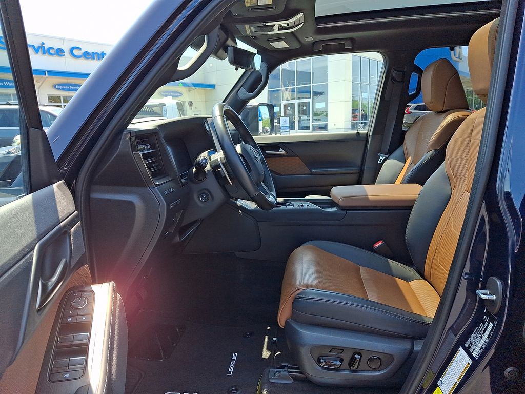 2024 Lexus GX Luxury+ - Photo 17