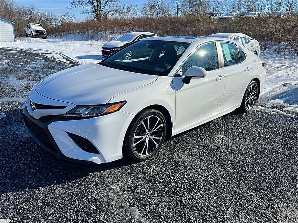 Used 2019 Toyota Camry SE Sedan
