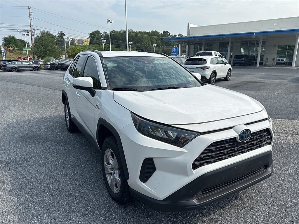 2020 Toyota RAV4 Hybrid LE photo 3