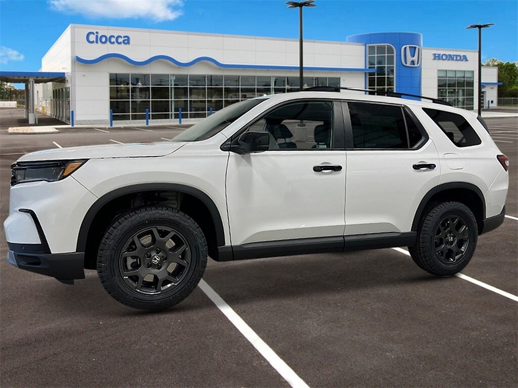 2025 Honda Pilot TrailSport photo 2