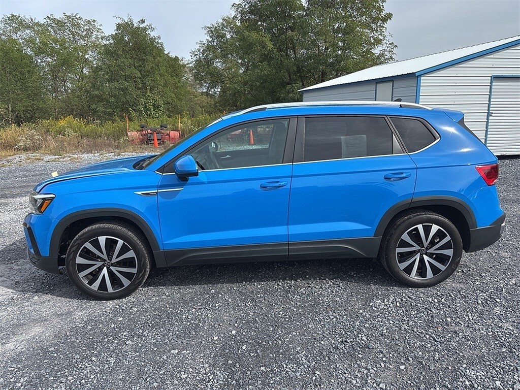 2022 Volkswagen Taos SE photo 3