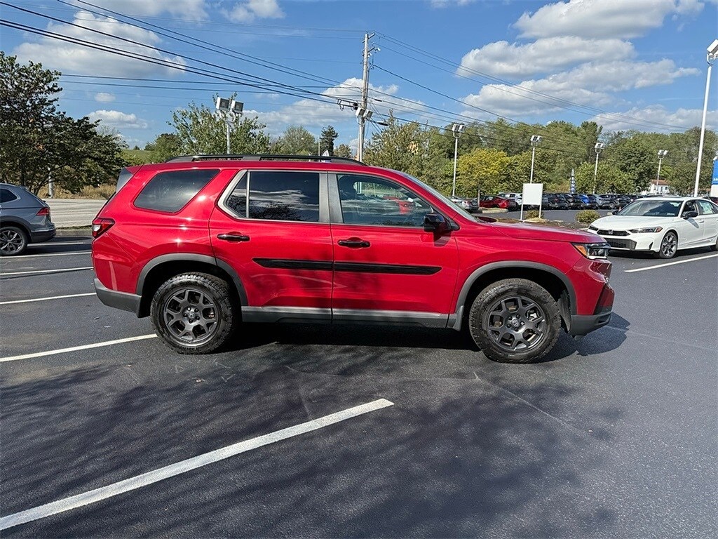 2023 Honda Pilot TrailSport photo 3