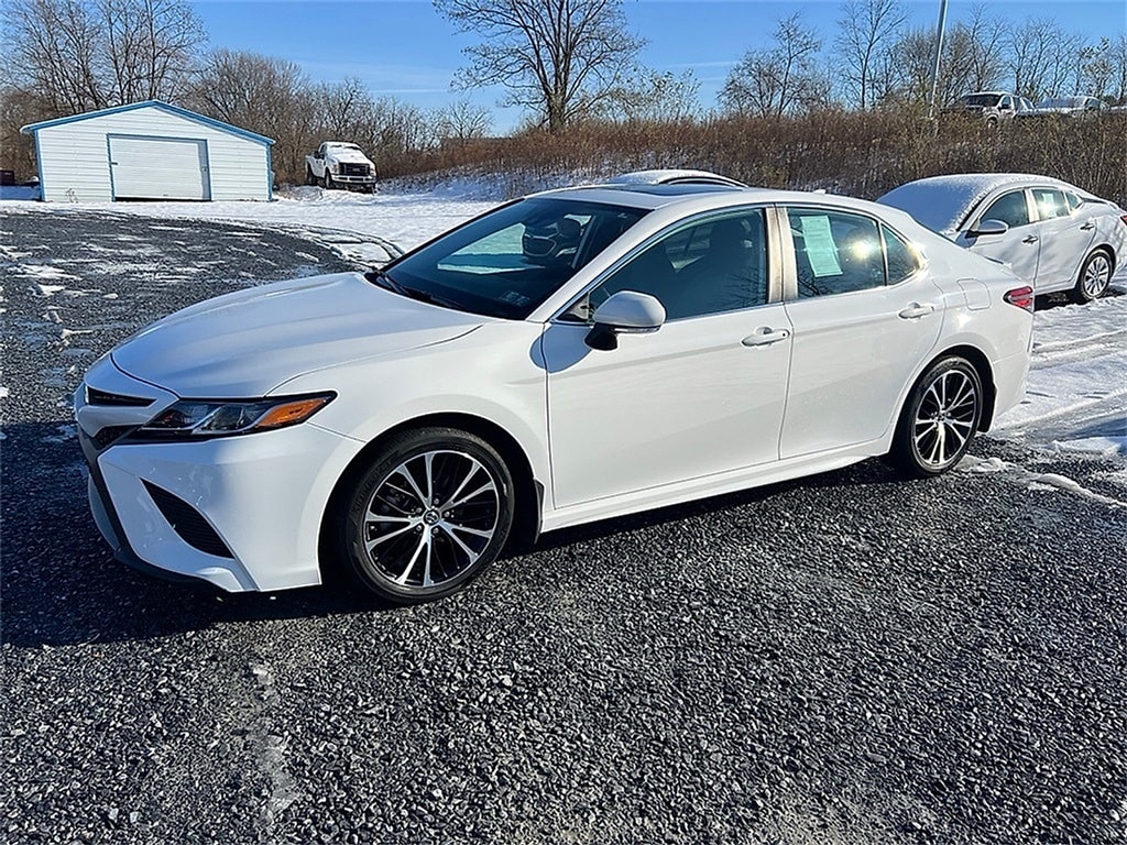 Used 2019 Toyota Camry SE Sedan