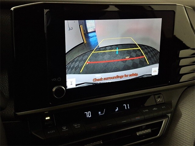 2025 Toyota Camry SE photo 4