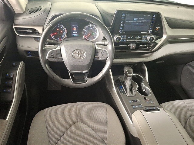 2021 Toyota Highlander LE photo 2