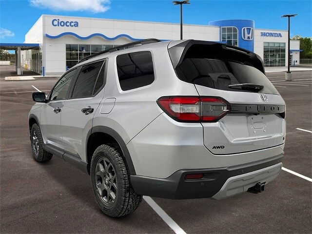 2025 Honda Pilot TrailSport photo 3
